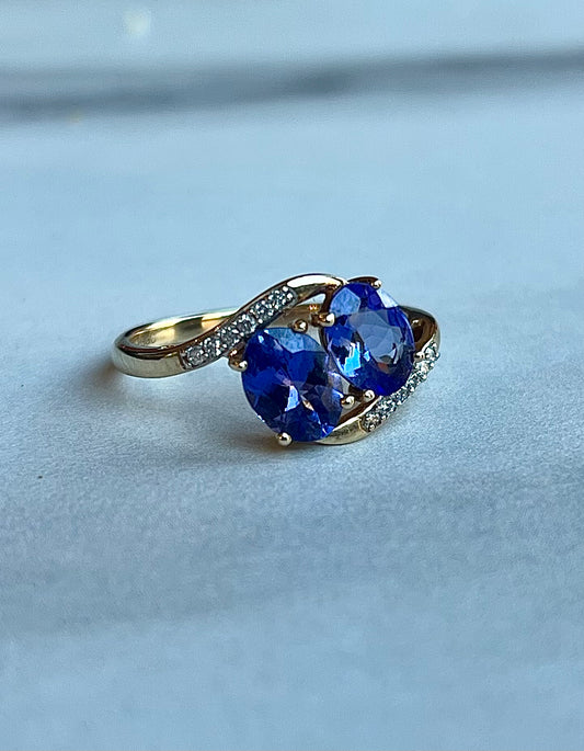 14ct yellow double twist Tanzanite ring.