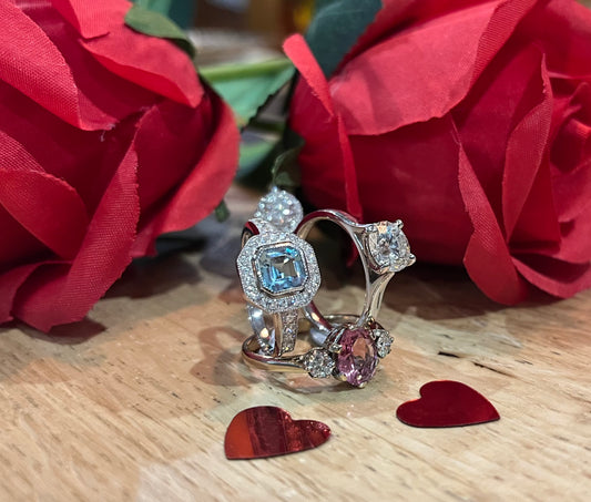18ct Aquamarine and diamond ring.